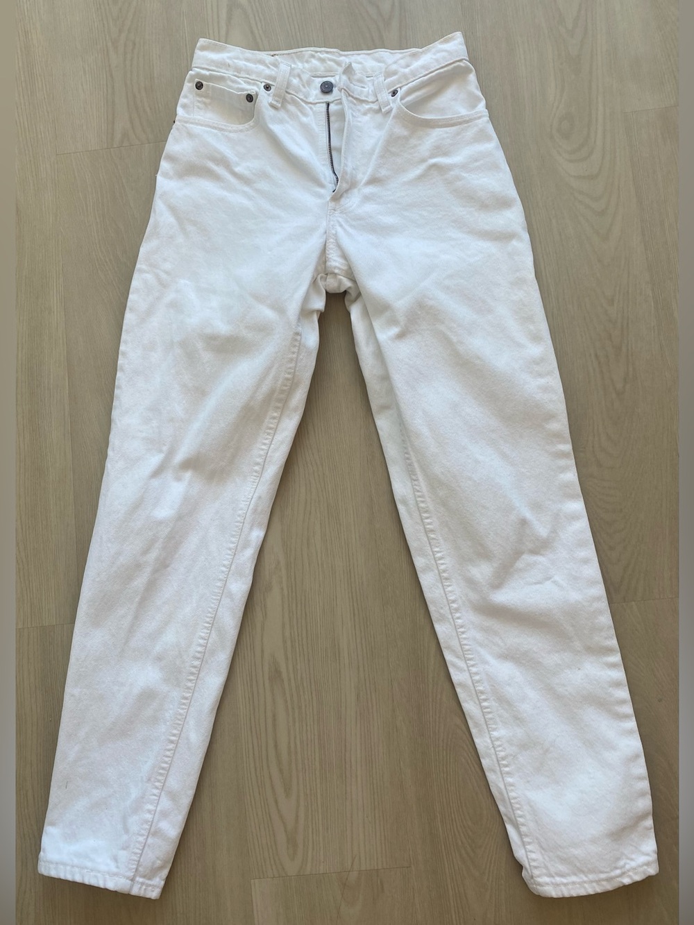 Vintage 80’s high waist Levi’s in thick crisp white tapered denim modern Size24